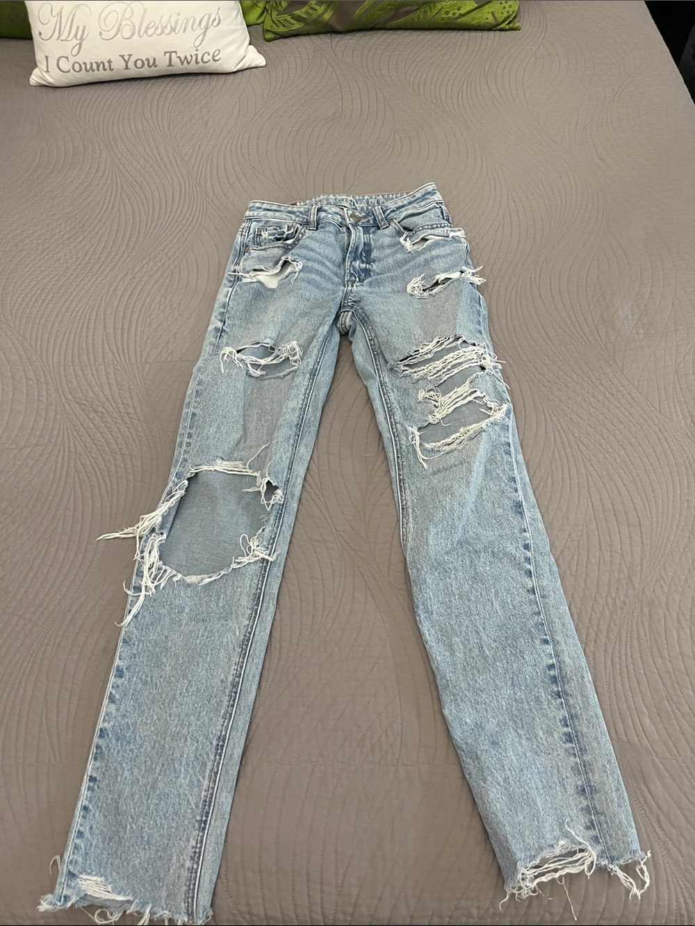 AE Mom Strigid Jeans- Light Blue Distressed 000R